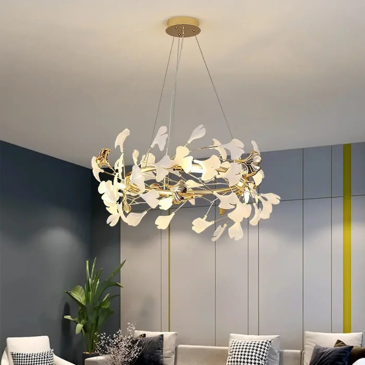 Suspension florale : cercle doré et pétales blancs, six tailles
