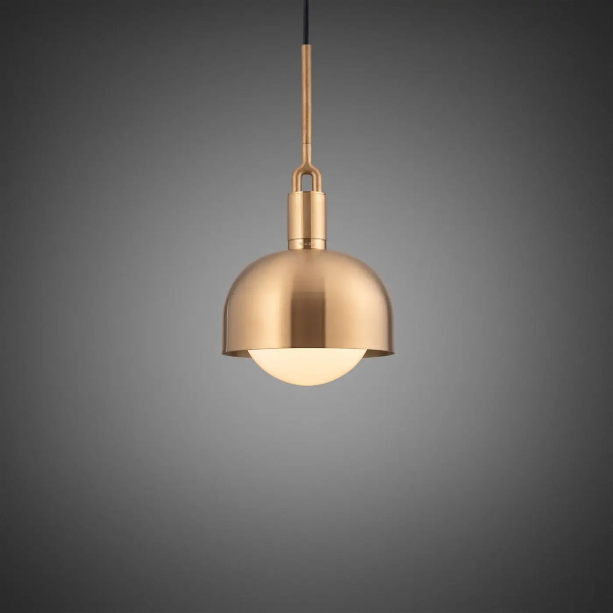 Suspension abat-jour métal, globe de verre fumé ou opale, doré