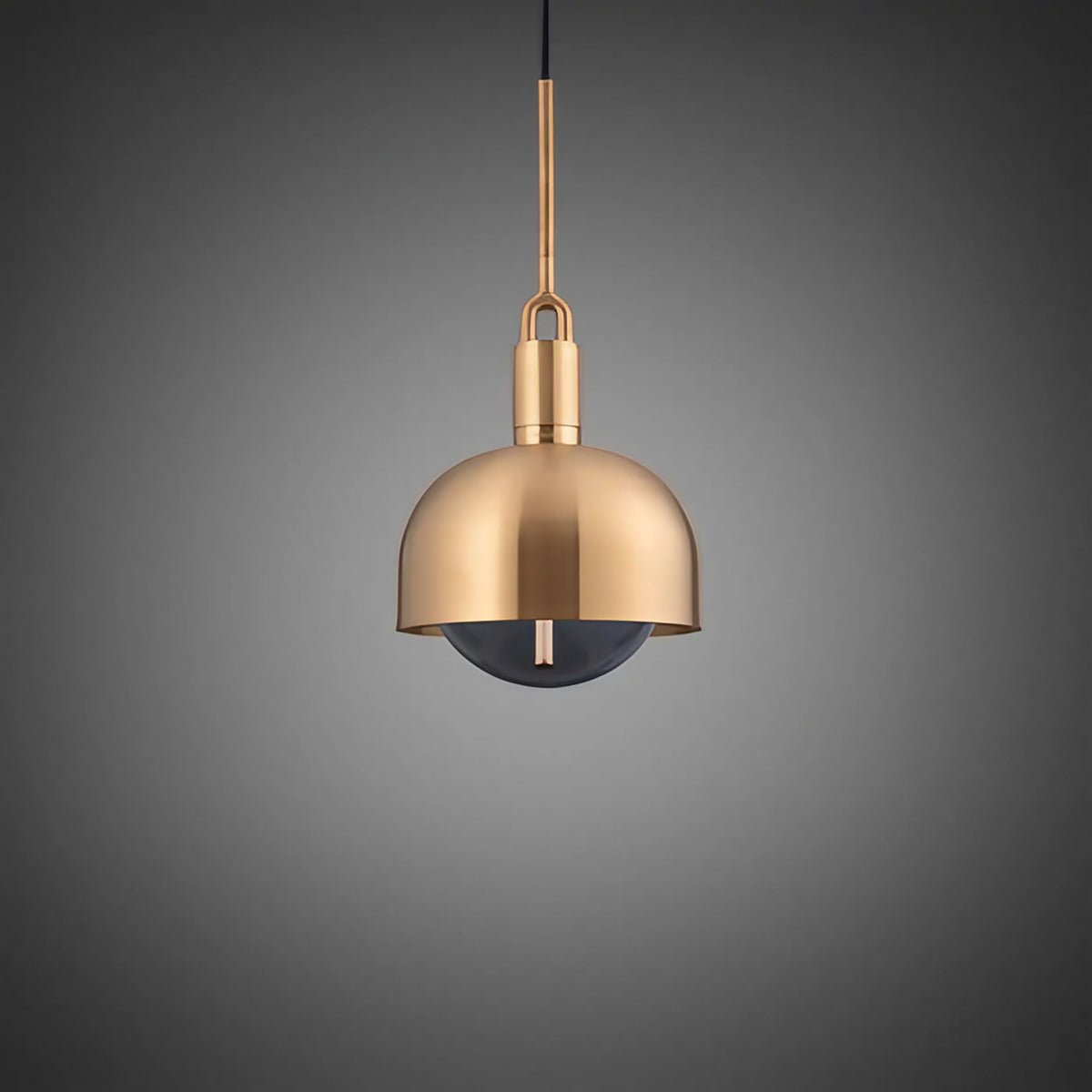 Suspension abat-jour métal, globe de verre fumé ou opale, doré