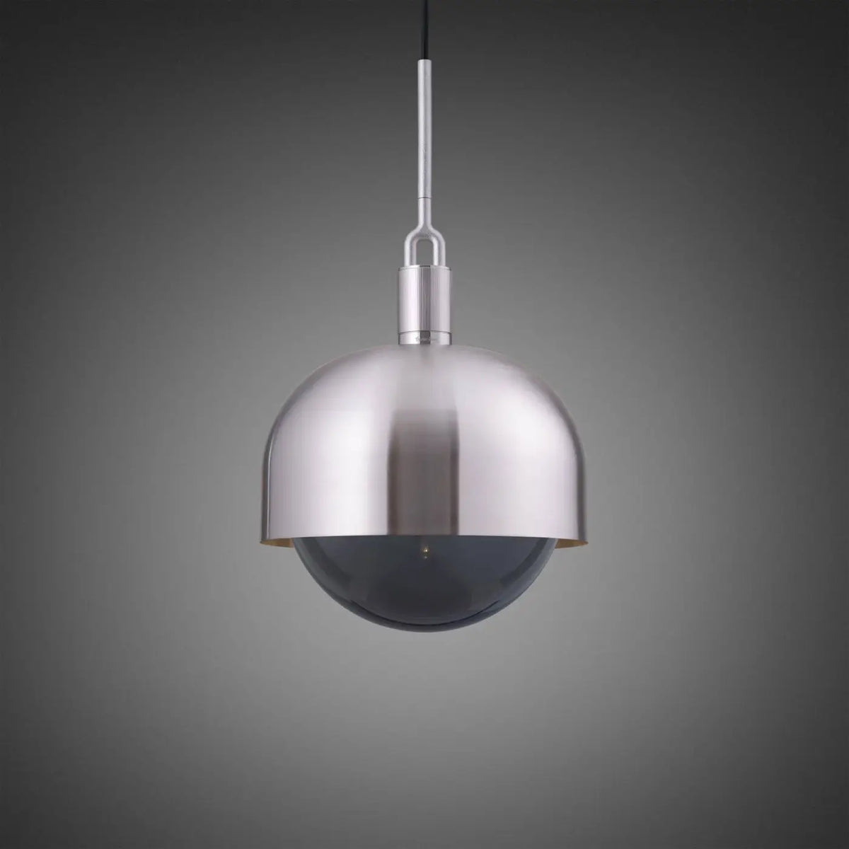 Suspension abat-jour métal, globe de verre fumé ou opale, argenté