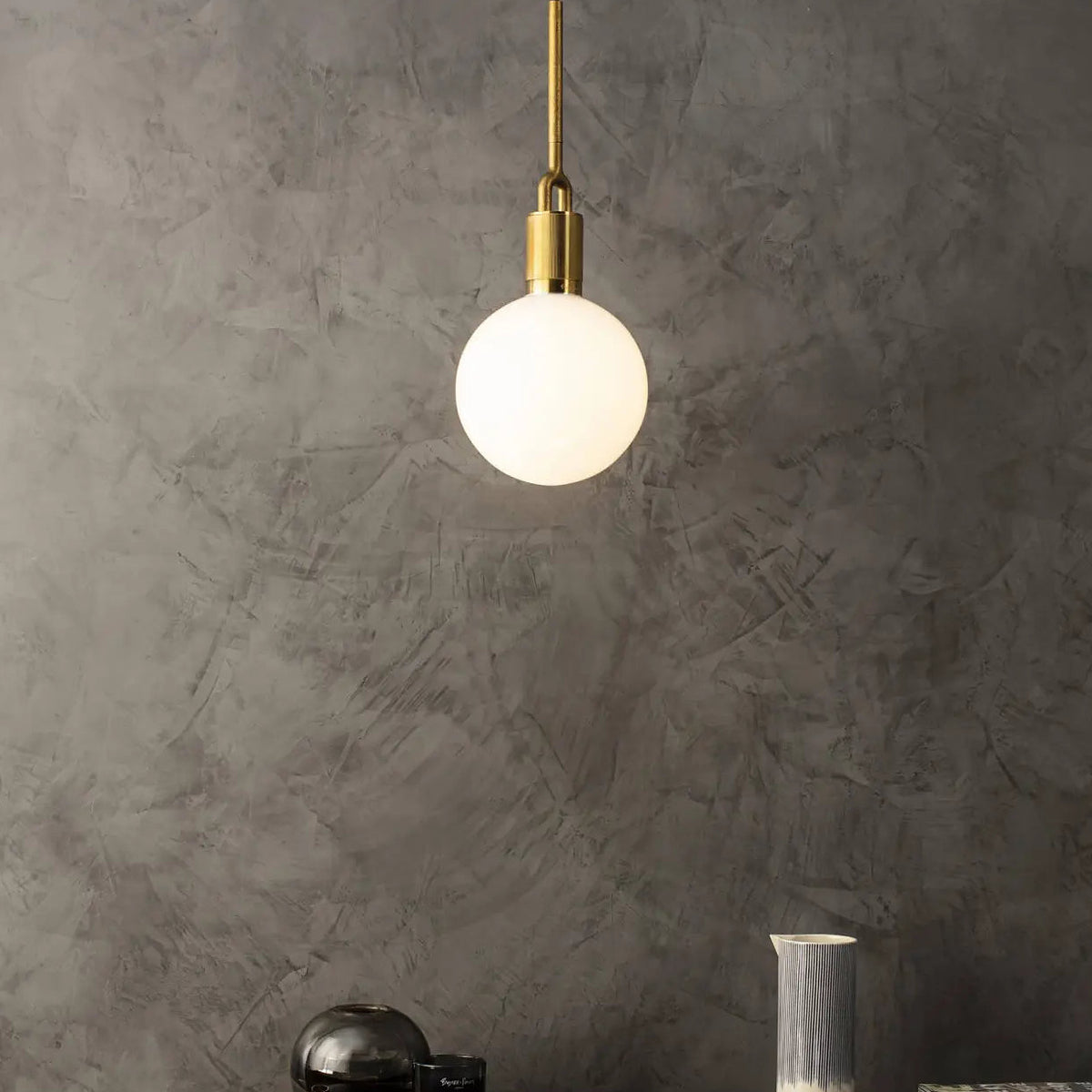 Suspension globe en verre soufflé fumé ou opale, câble 300 cm