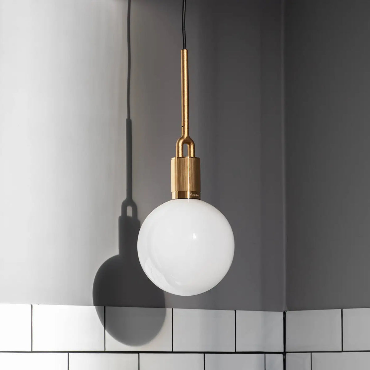 Suspension globe en verre soufflé fumé ou opale, câble 300 cm