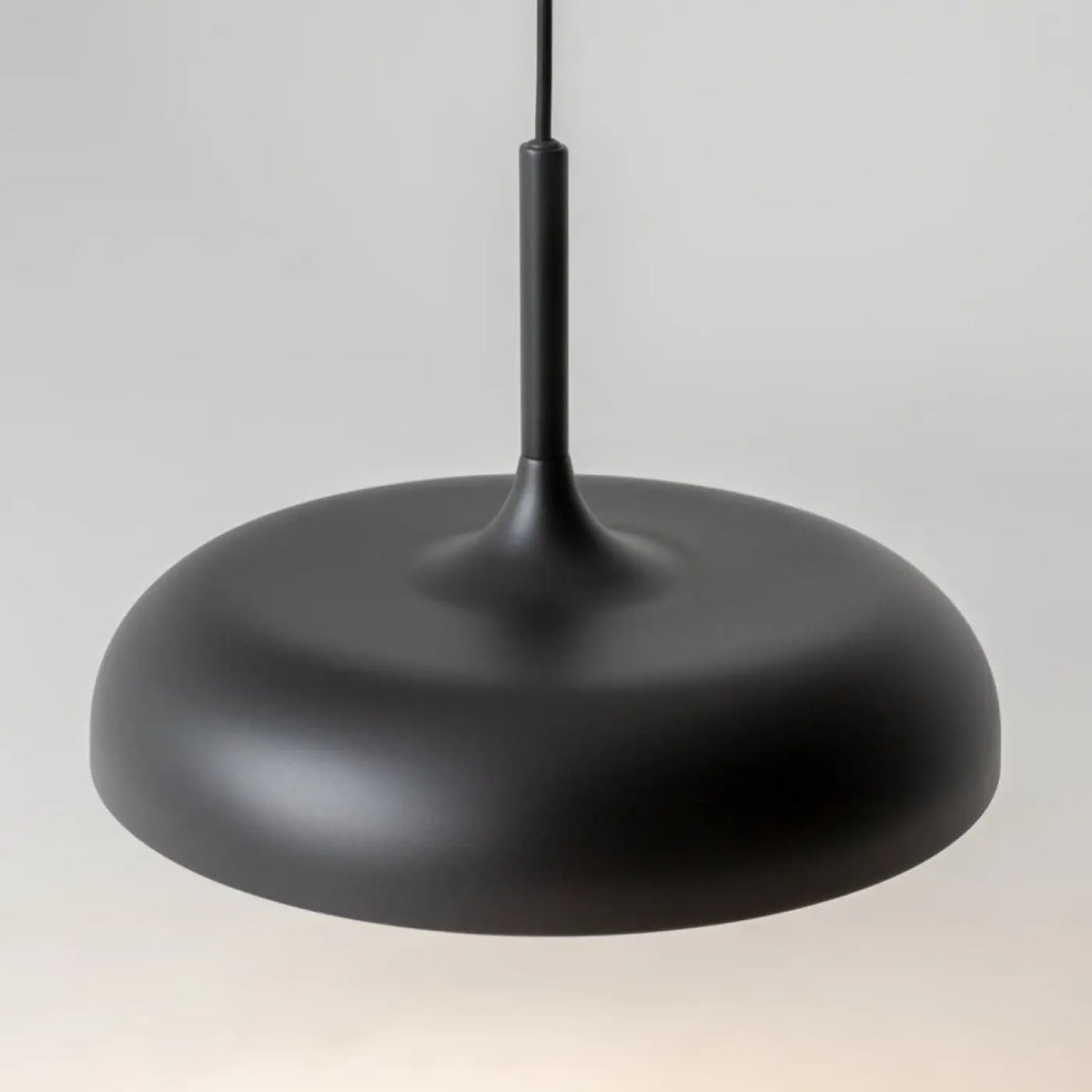 Suspension LED coupole en métal mat, 30 ou 40 cm, trois coloris