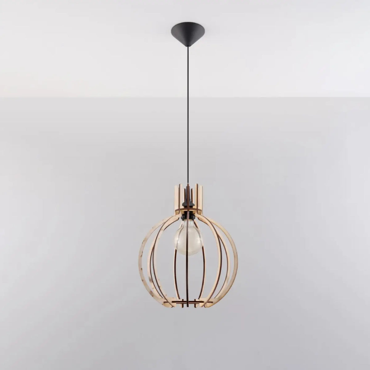 Suspension globe ajouré en fines lamelles de bois naturel