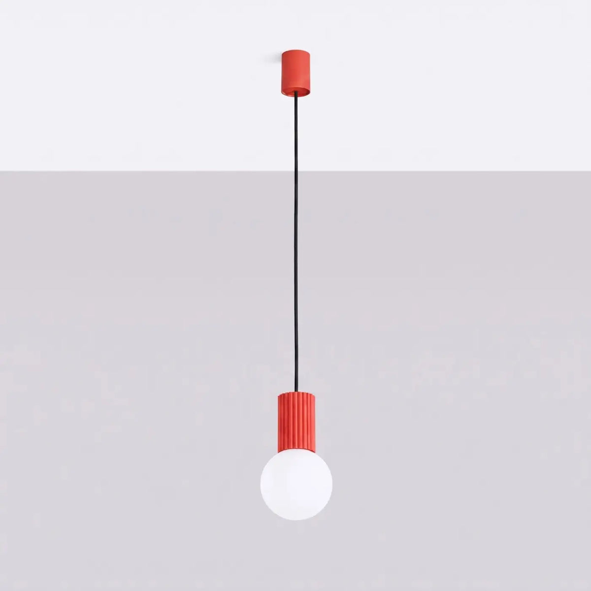 Petite suspension globe en verre opalin, col cannelé, 16 coloris, rouge