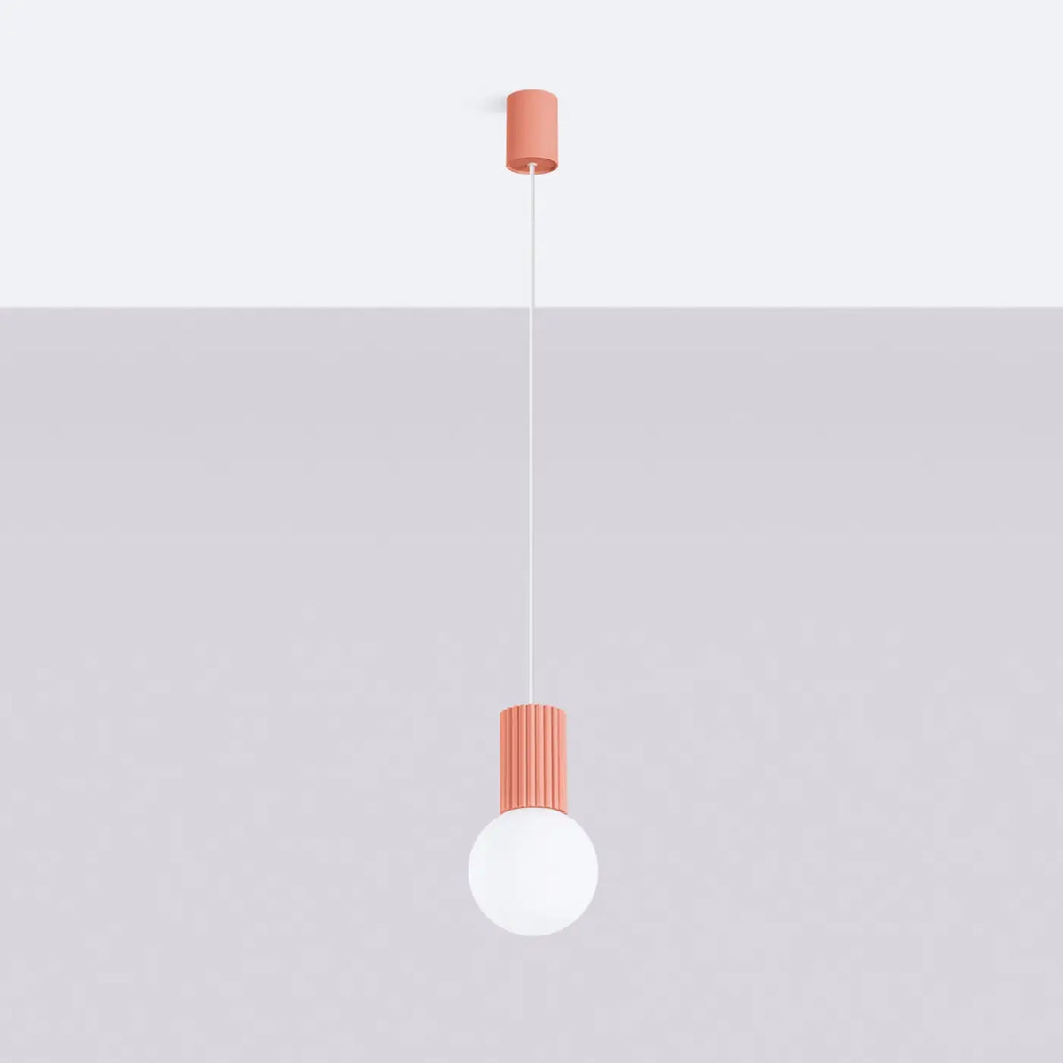 Petite suspension globe en verre opalin, col cannelé, 16 coloris, pêche