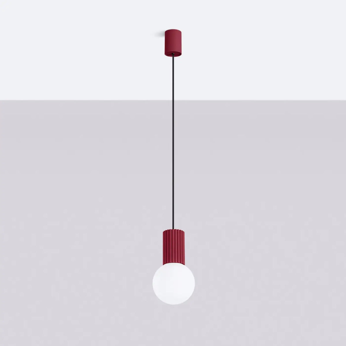 Petite suspension globe en verre opalin, col cannelé, 16 coloris, bordeaux