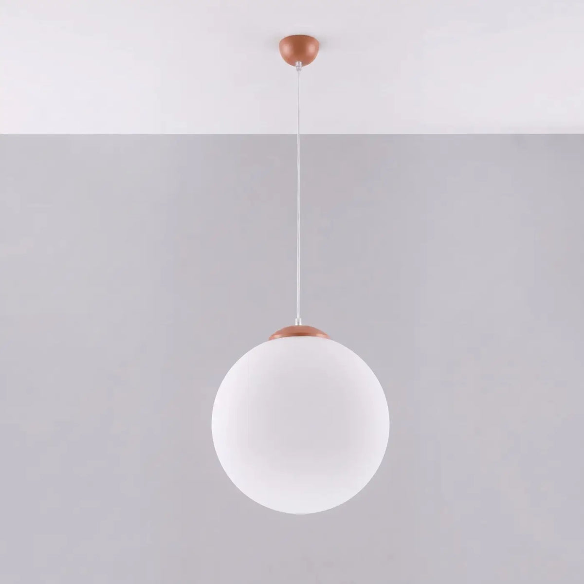 Suspension globe en verre blanc, monture en acier, 20 à 40 cm, rouge ocre