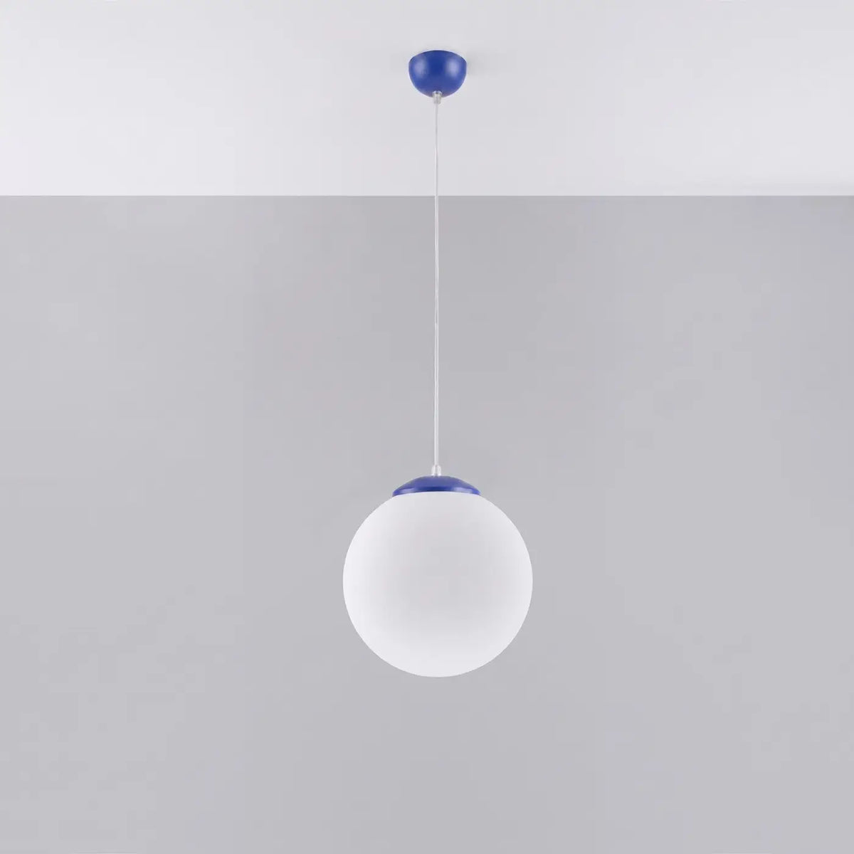 Suspension globe en verre blanc, monture en acier, 20 à 40 cm, outremer