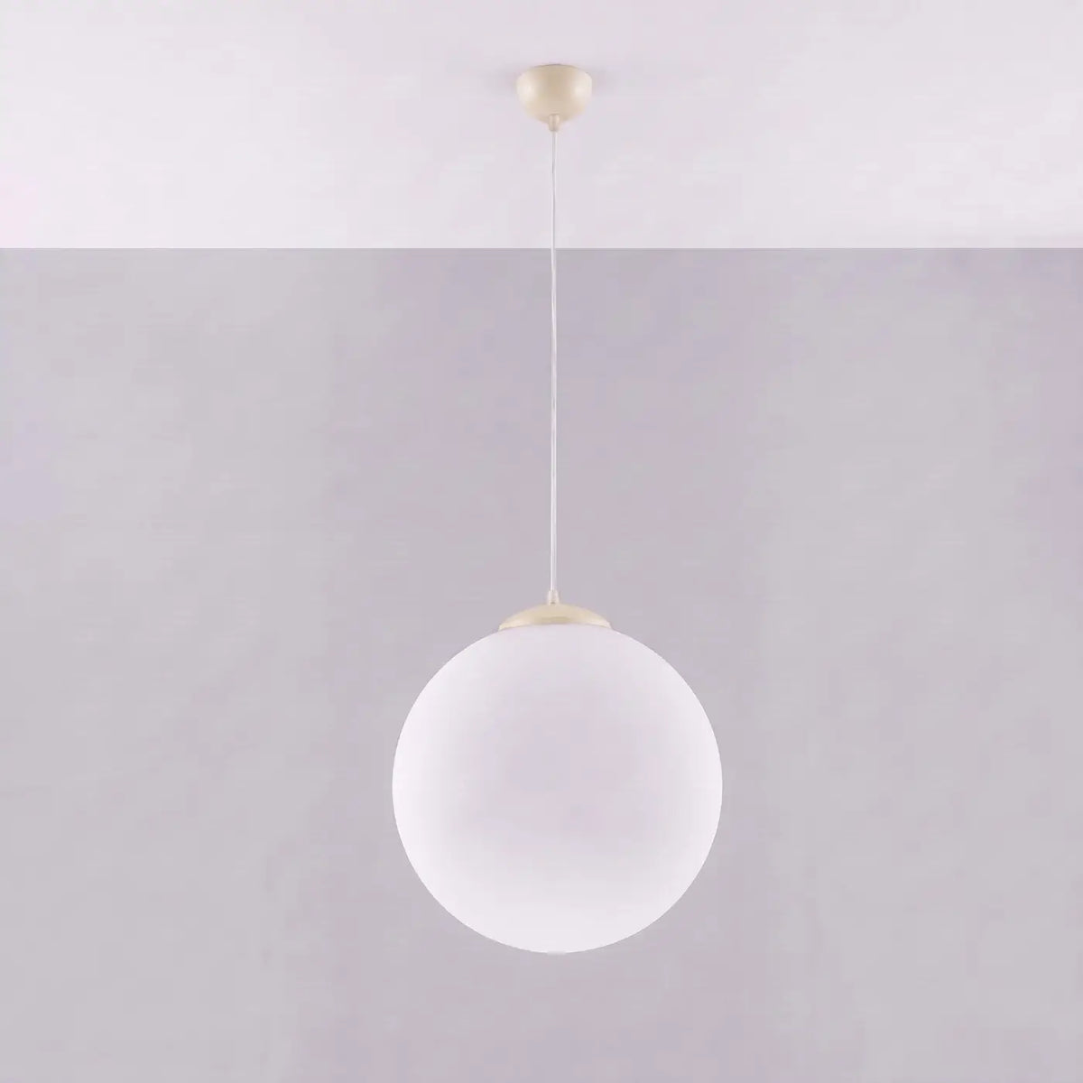 Suspension globe en verre blanc, monture en acier, 20 à 40 cm, beige
