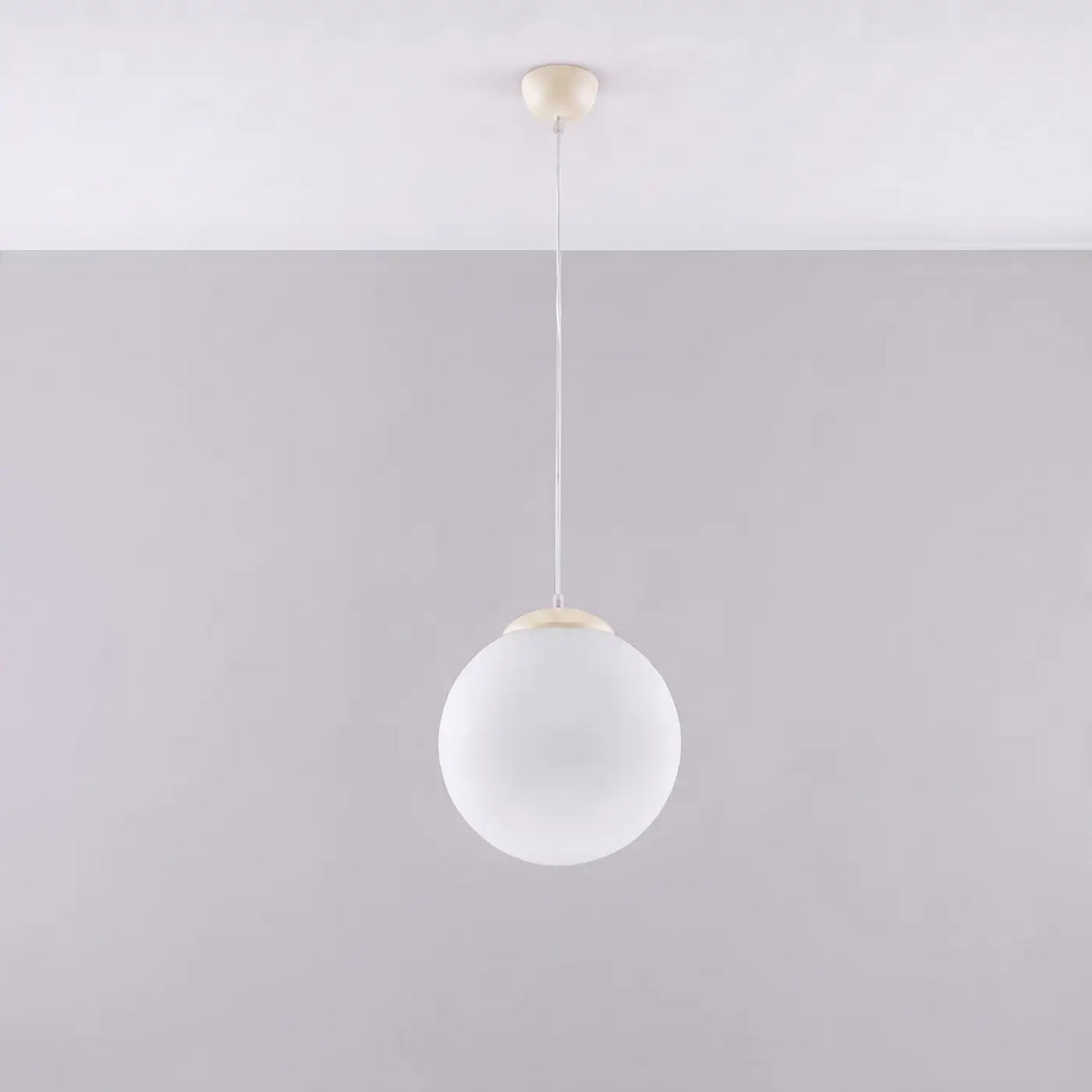 Suspension globe en verre blanc, monture en acier, 20 à 40 cm, beige