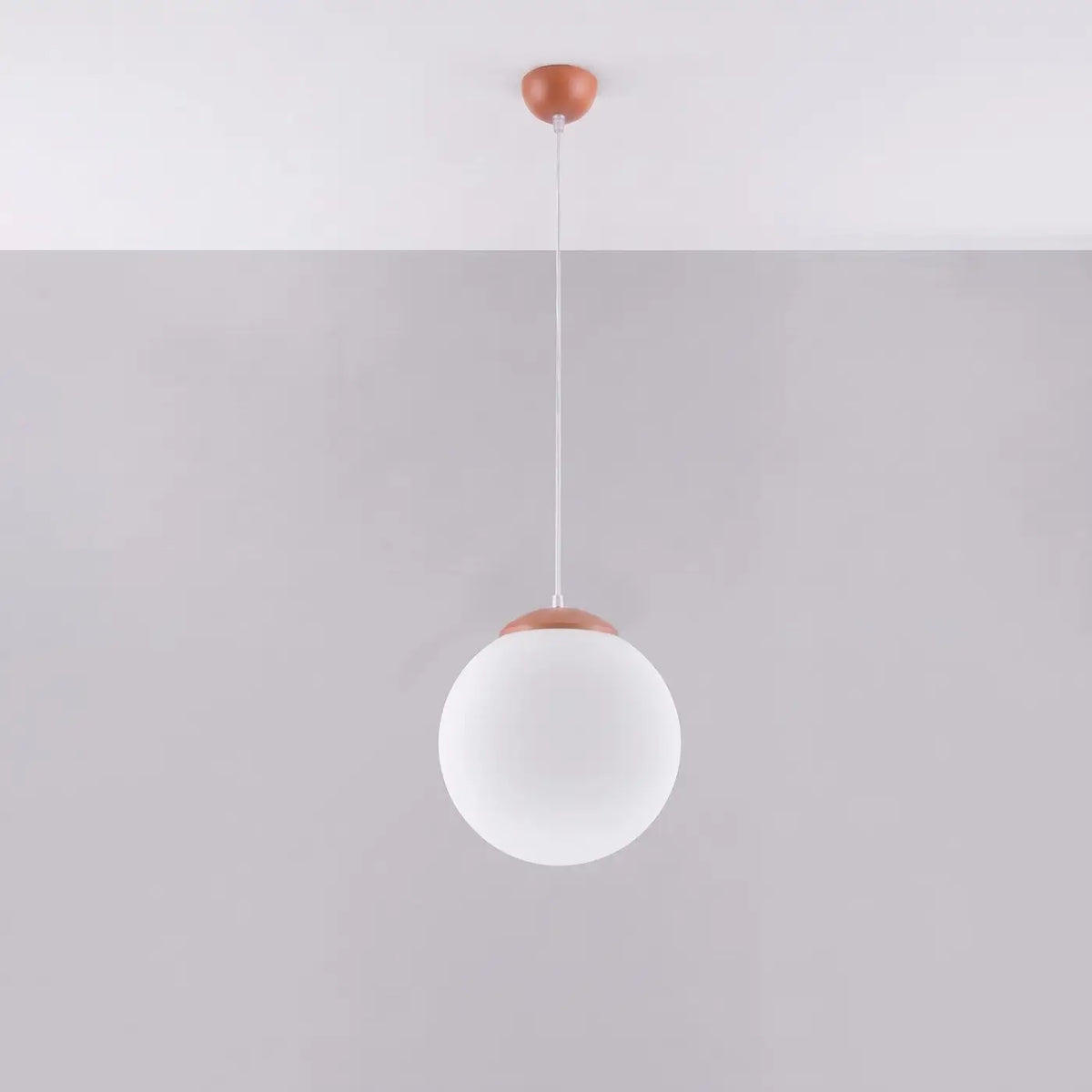 Suspension globe en verre blanc, monture en acier, 20 à 40 cm, rouge ocre