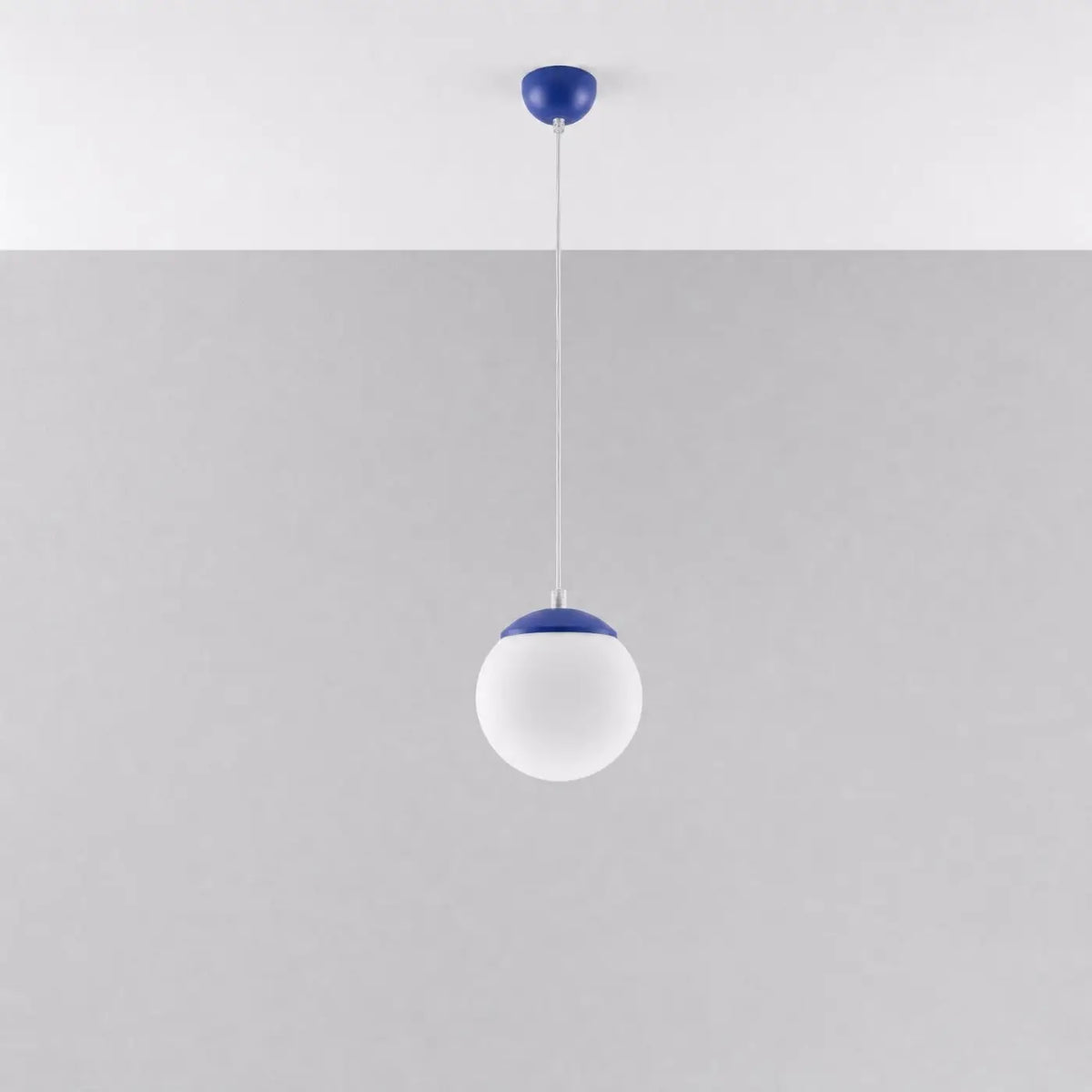Suspension globe en verre blanc, monture en acier, 20 à 40 cm, outremer