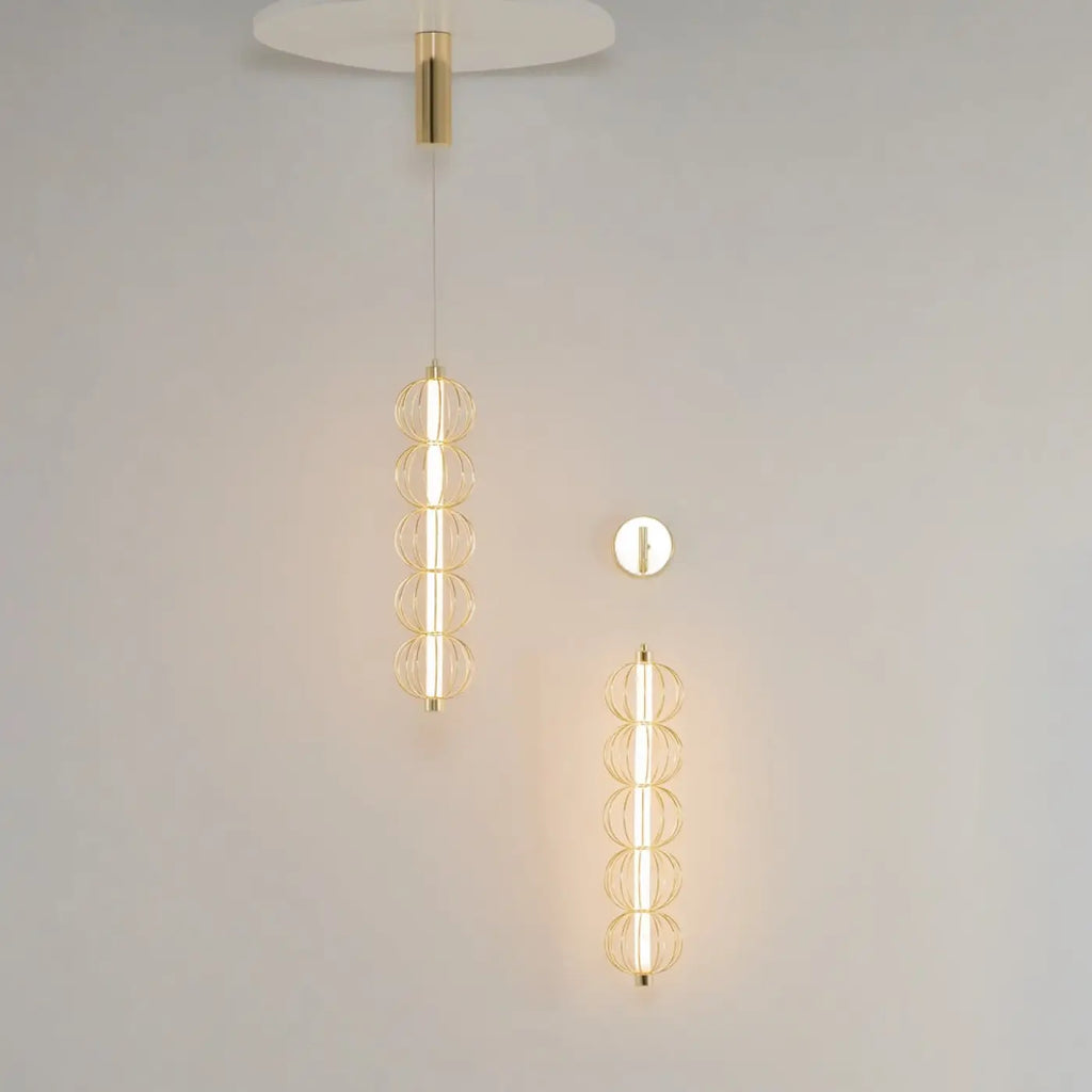 Suspension LED tube vertical dans une cage dorée, 58 cm