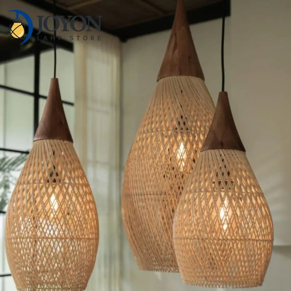 Suspension en goutte, rotin naturel et bois sculpté