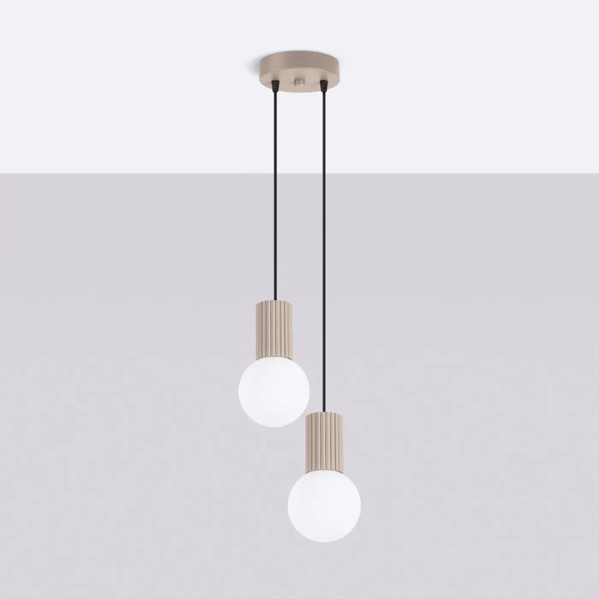 Suspension en grappe à globes de verre opalin, 2 ou 3 lumières, taupe