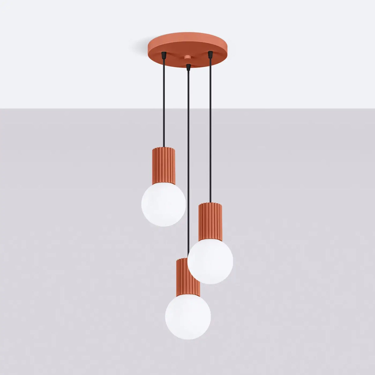 Suspension en grappe à globes de verre opalin, 2 ou 3 lumières, rouge ocre