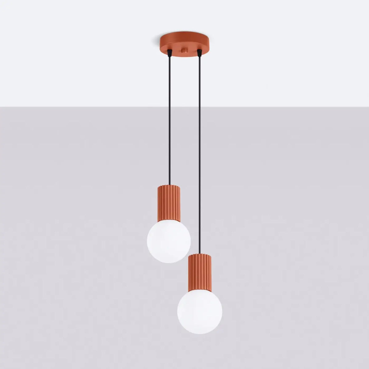 Suspension en grappe à globes de verre opalin, 2 ou 3 lumières, rouge ocre