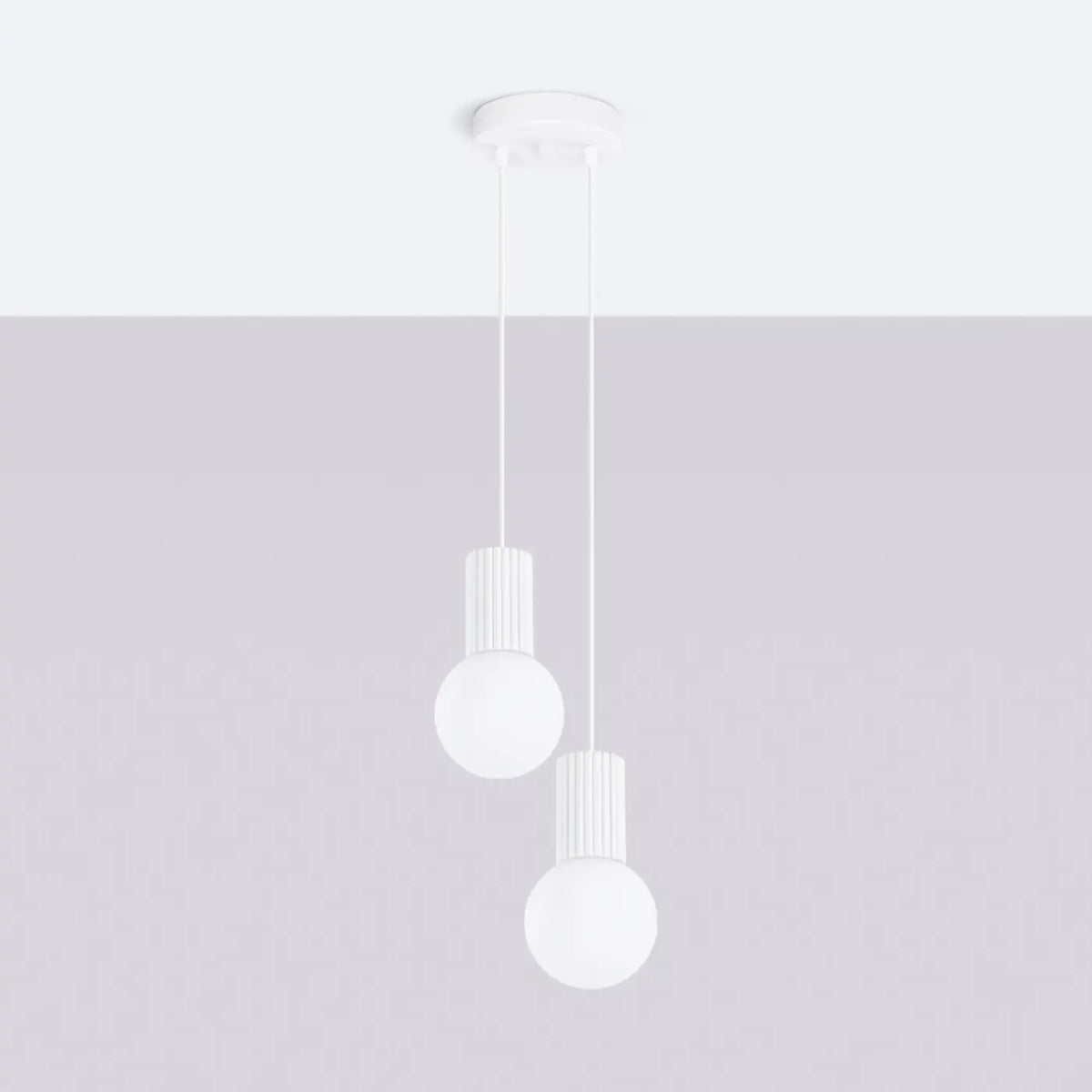 Suspension en grappe à globes de verre opalin, 2 ou 3 lumières, blanc
