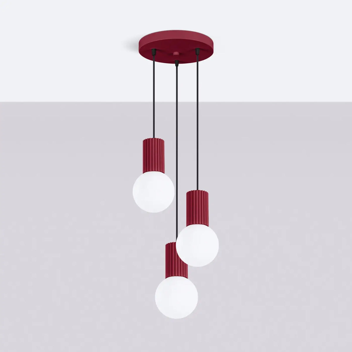 Suspension en grappe à globes de verre opalin, 2 ou 3 lumières, bordeaux