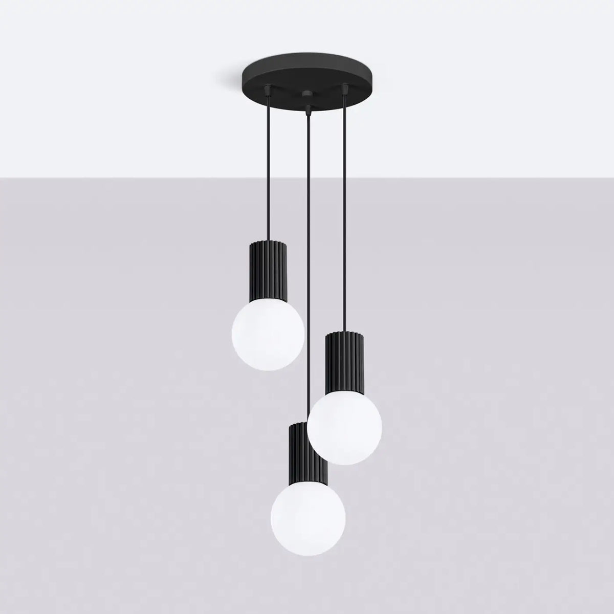 Suspension en grappe à globes de verre opalin, 2 ou 3 lumières, noir