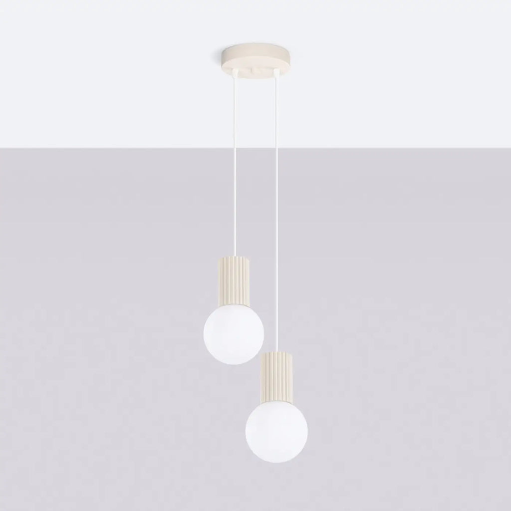 Suspension en grappe à globes de verre opalin, 2 ou 3 lumières, beige