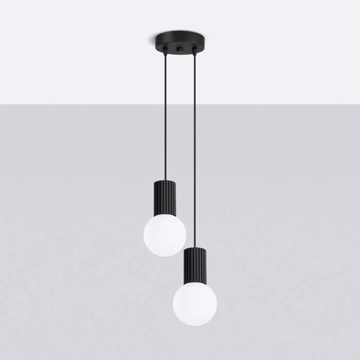 Suspension en grappe à globes de verre opalin, 2 ou 3 lumières, noir