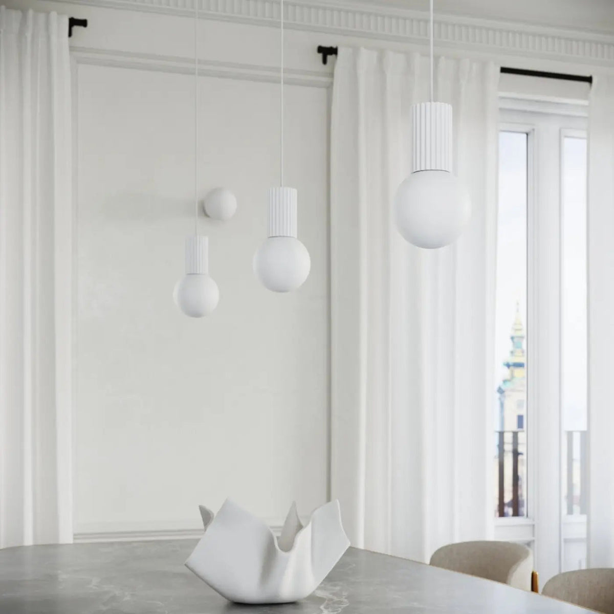 Suspension en grappe à globes de verre opalin, 2 ou 3 lumières