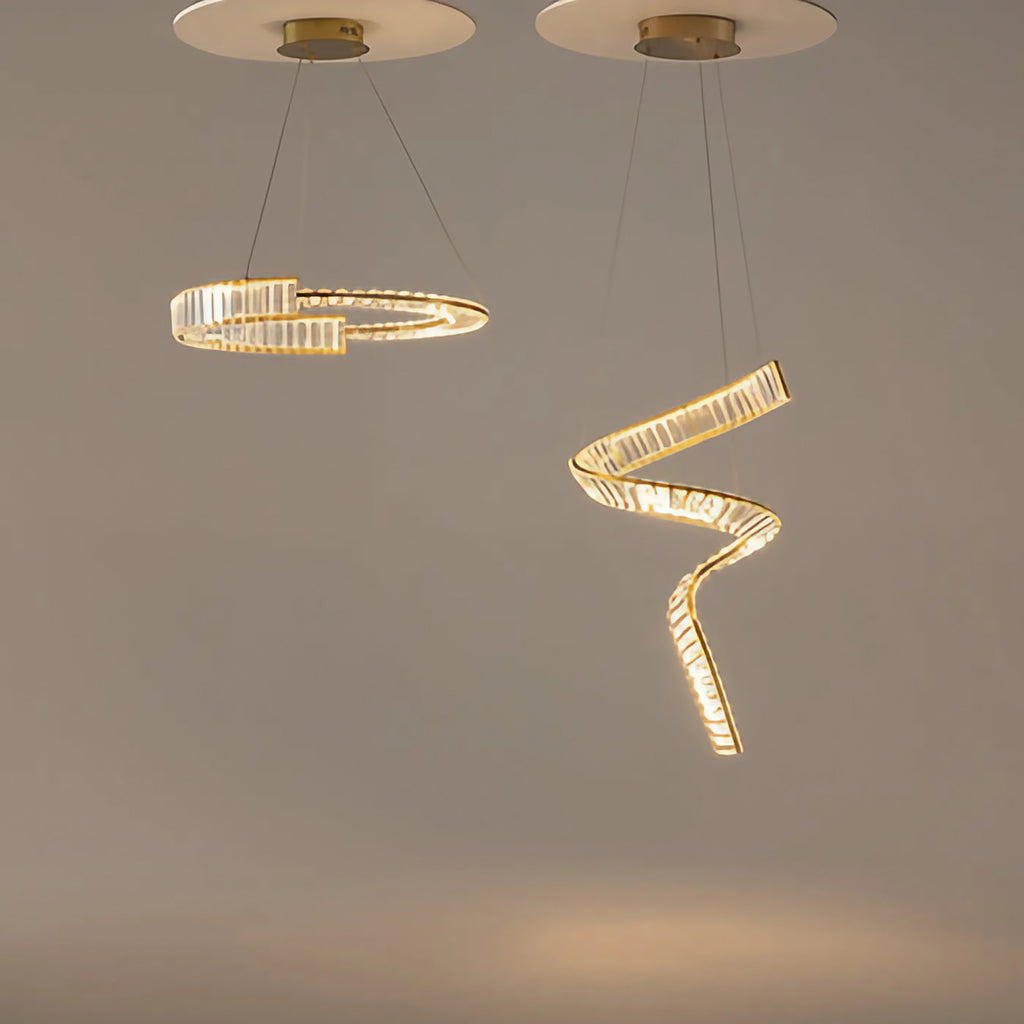 Suspension LED couronne dorée à éléments effet cristal