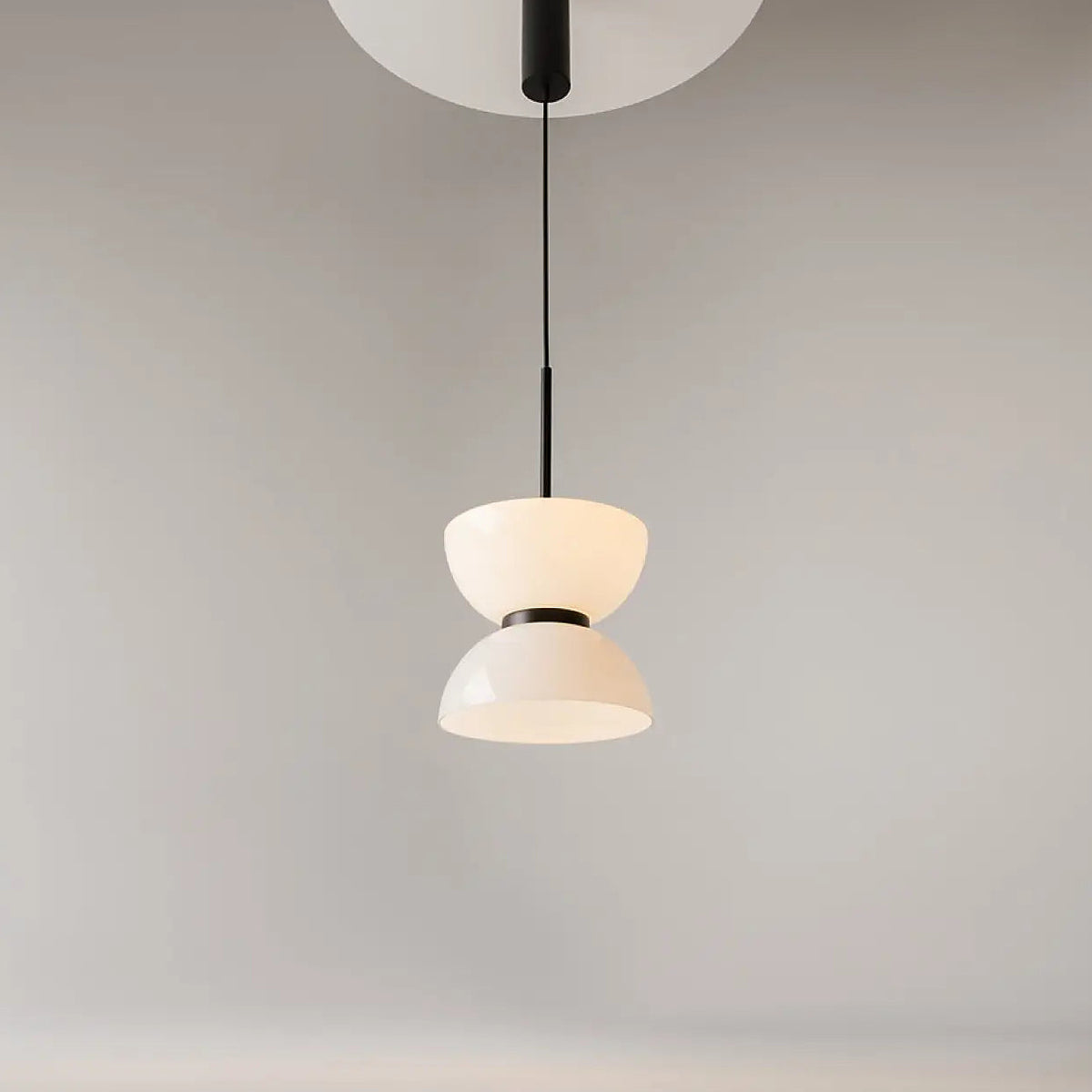 Suspension LED globe opalin, monture en acier noir, doré ou blanc, noir