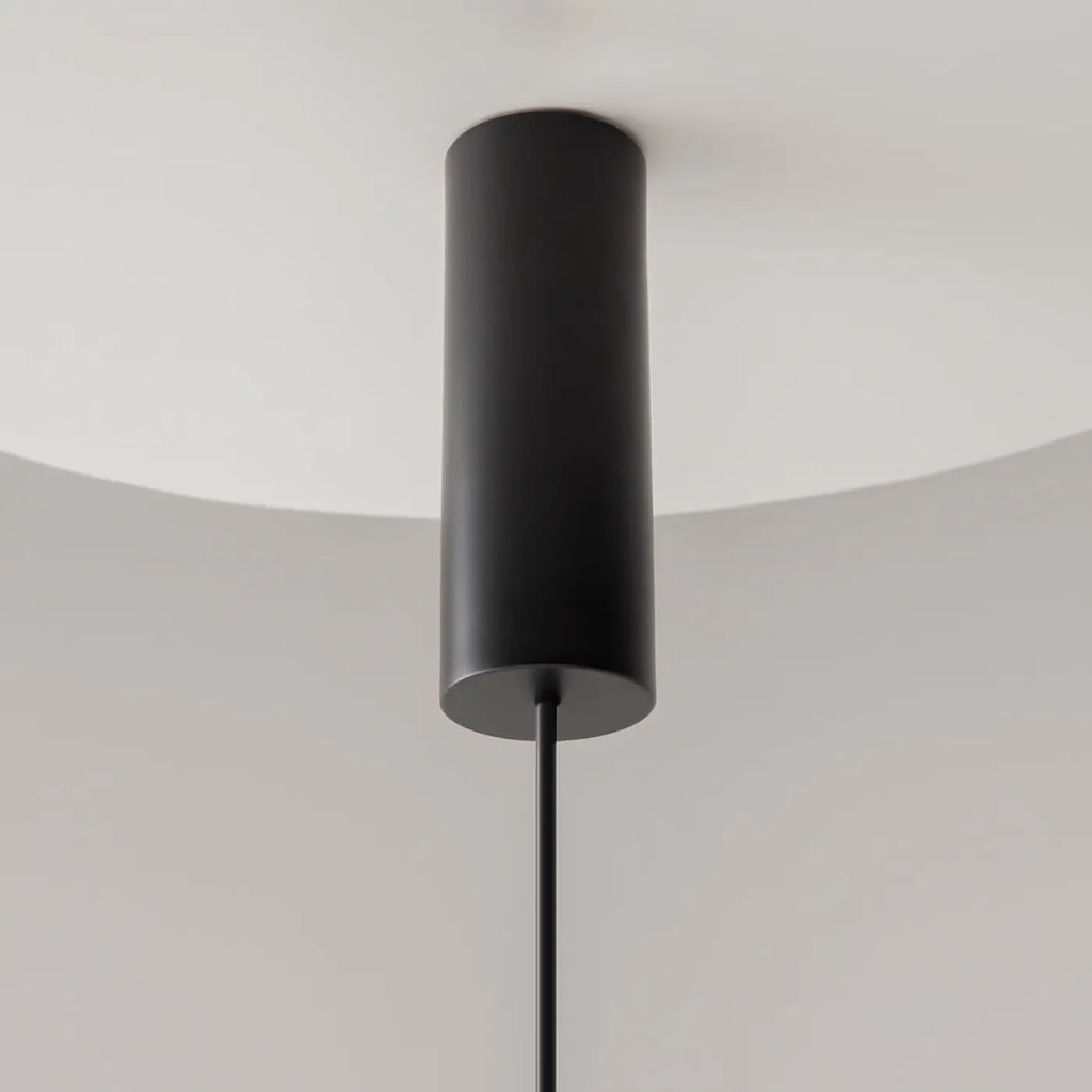 Suspension LED globe opalin, monture en acier noir, doré ou blanc