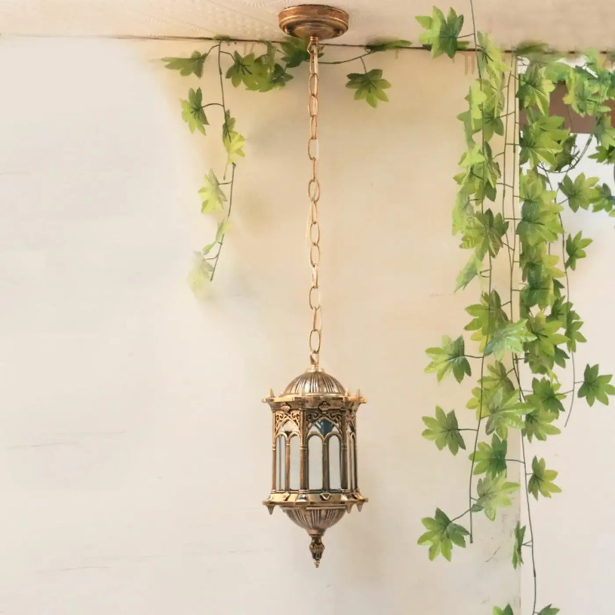 Luminaire d'extérieur oriental en métal doré, style vintage