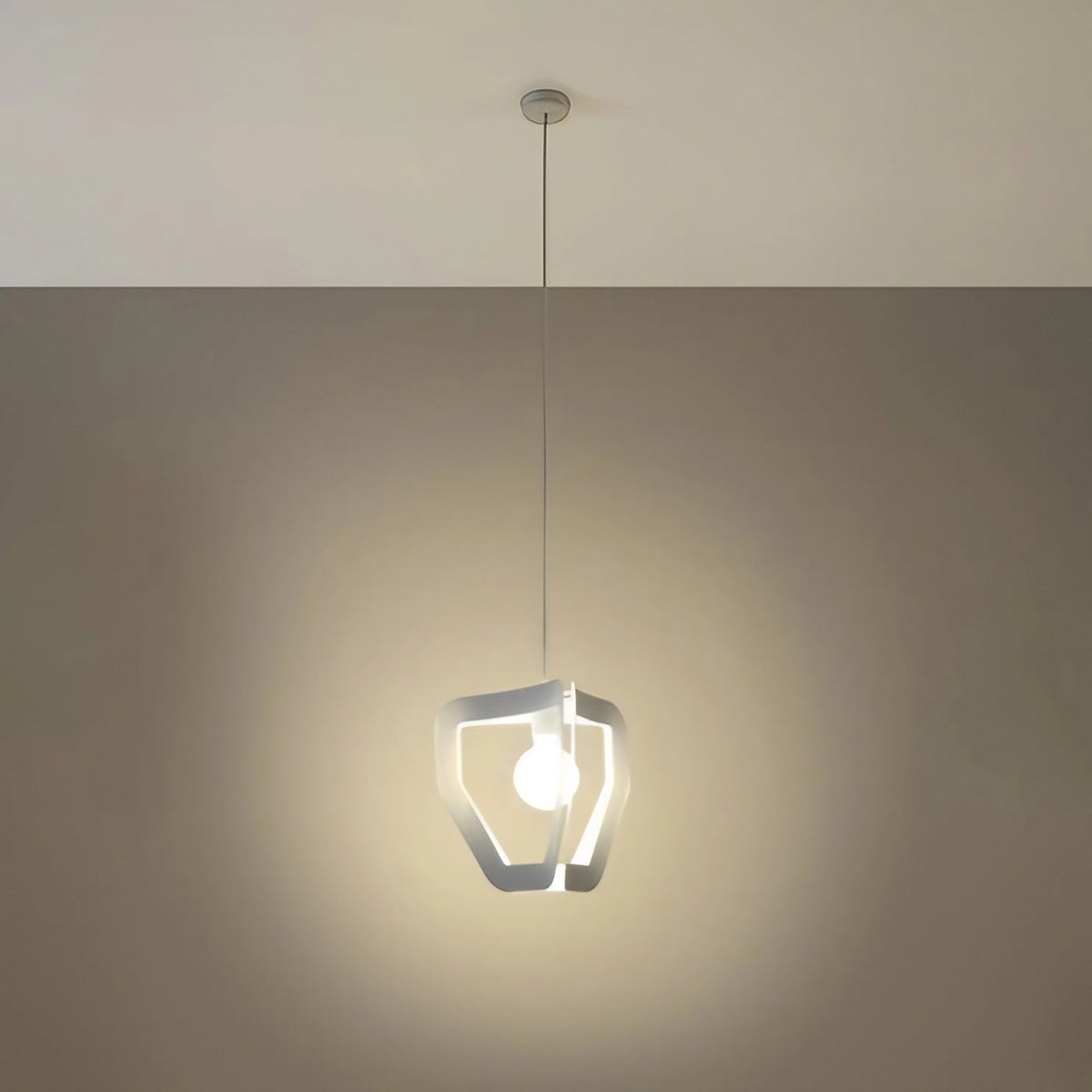 Suspension lanterne à trois lames courbées en acier, 33 cm