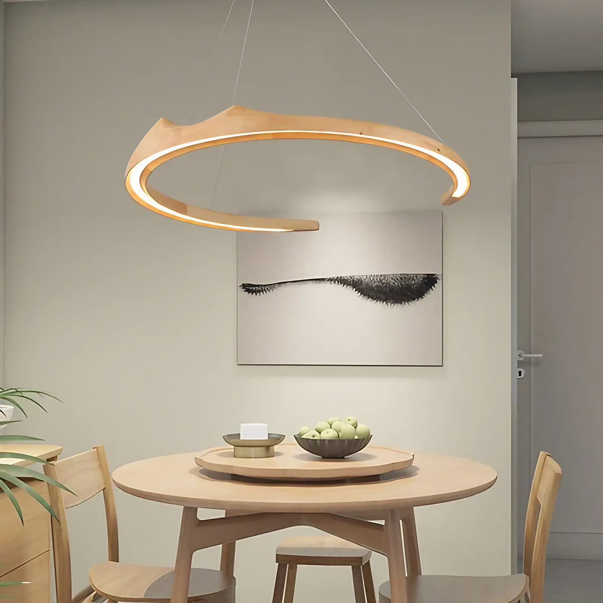 Suspension LED en bois aux formes sculpturales, marron ou beige, beige