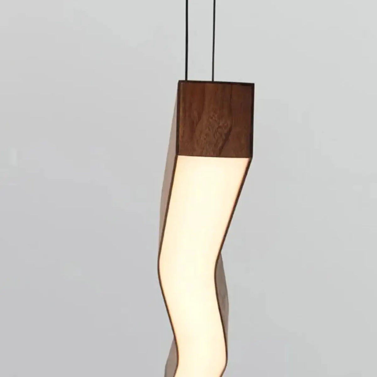 Suspension LED en bois naturel aux formes ondulées, tailles S, M