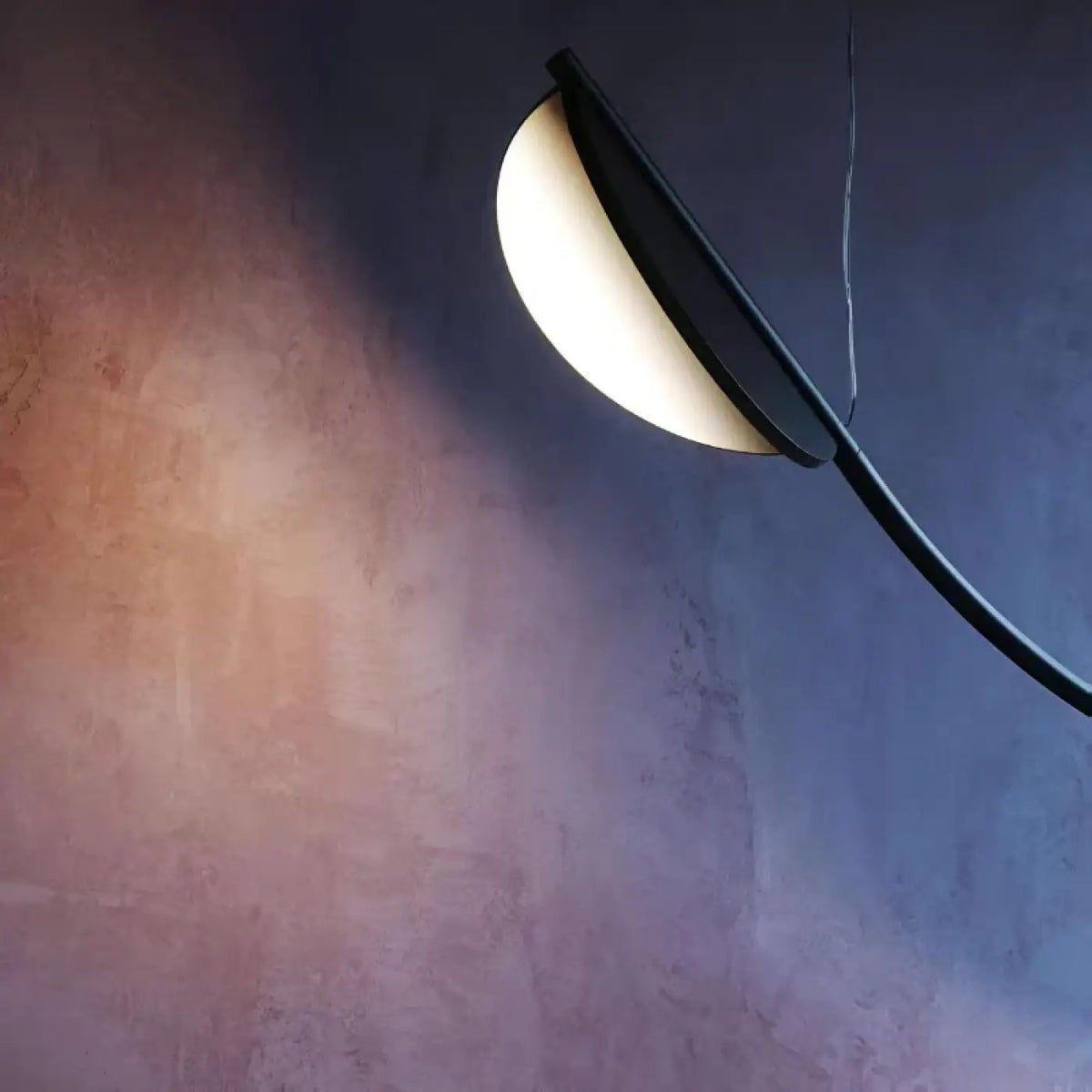Suspension LED sculpturale et minimaliste, six coloris