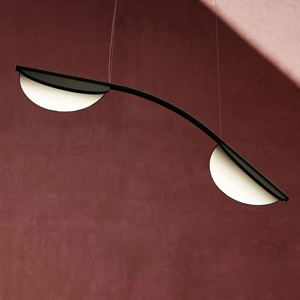 Suspension LED sculpturale et minimaliste, six coloris