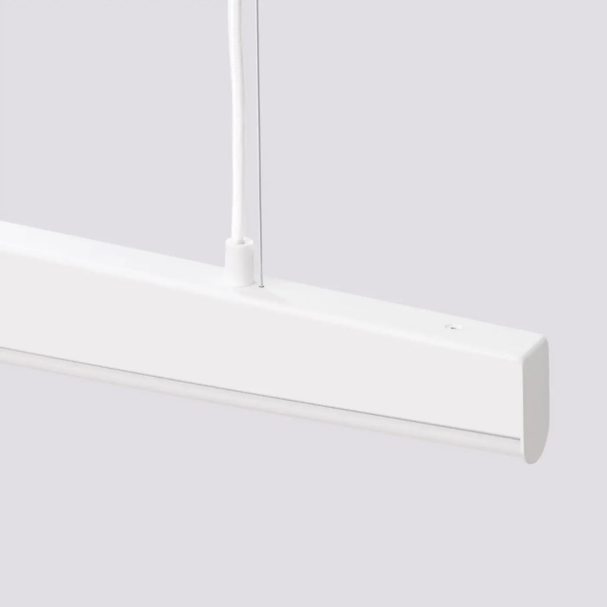 Suspension barre LED en acier aux bords arqués, 120 ou 150 cm