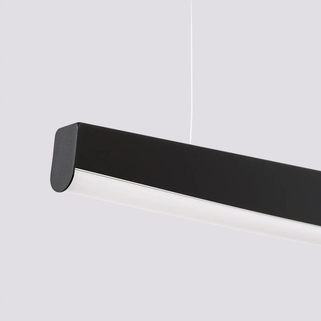Suspension barre LED en acier aux bords arqués, 120 ou 150 cm