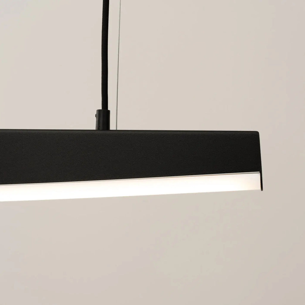 Suspension barre LED en acier aux bords arqués, 120 ou 150 cm