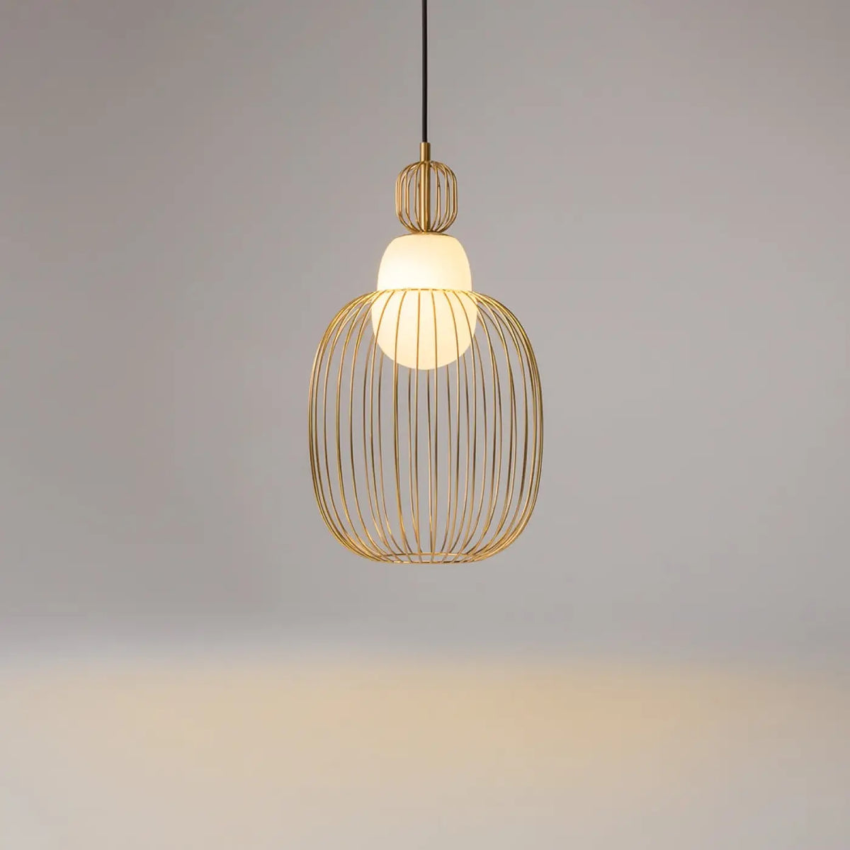 Suspension cage dorée géométrique en métal et verre, trois tailles