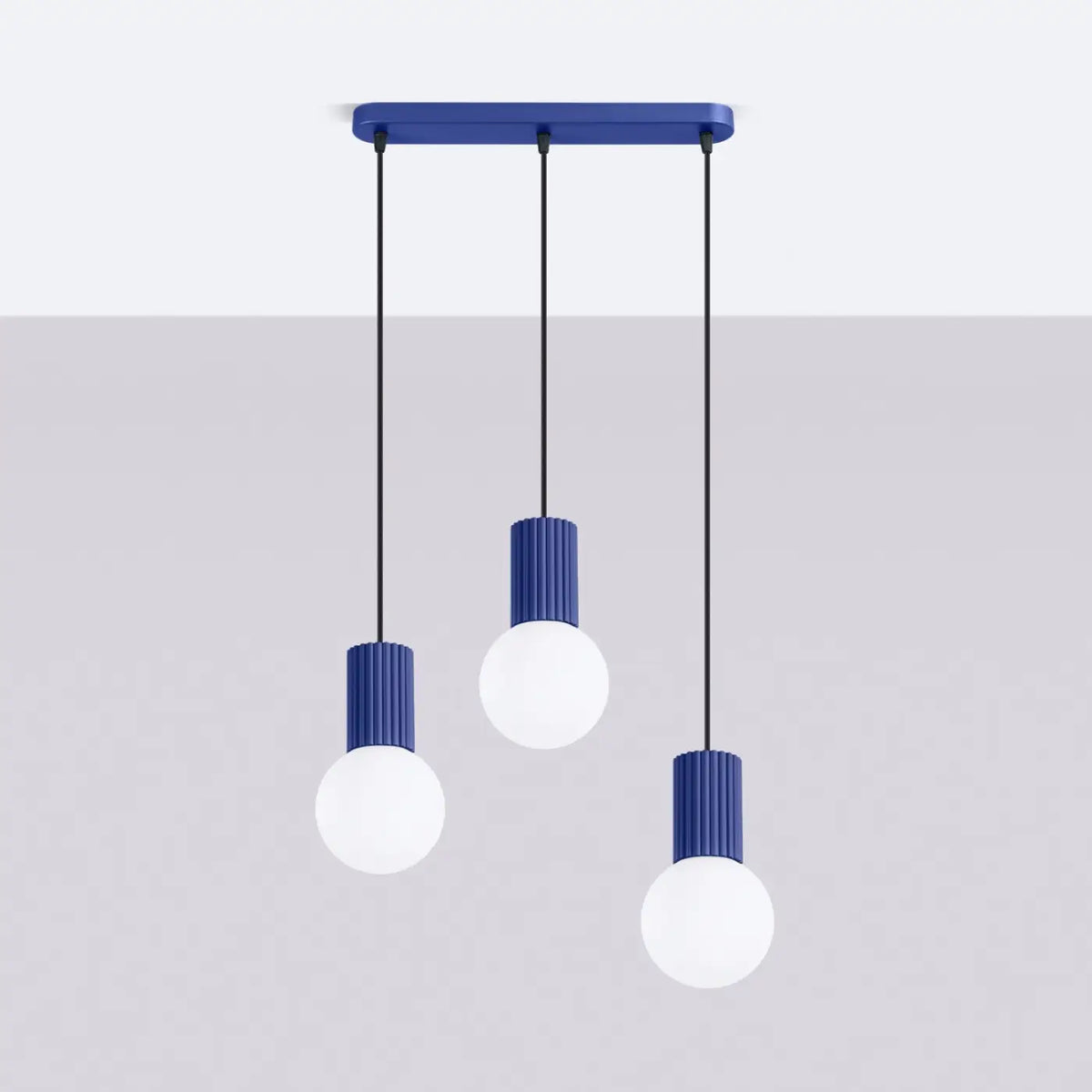 Suspension en rampe à globes de verre opalin, 2 ou 3 lumières G9, outremer