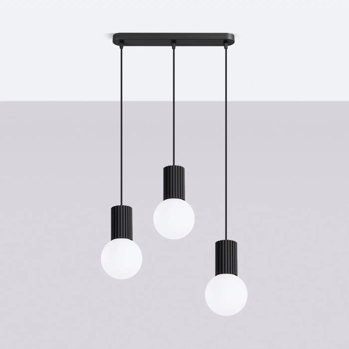 Suspension en rampe à globes de verre opalin, 2 ou 3 lumières G9, noir