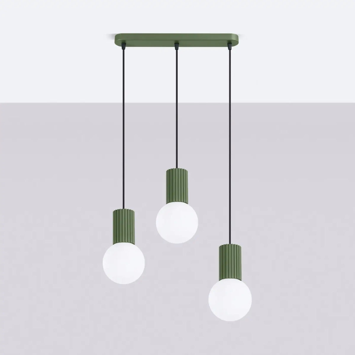 Suspension en rampe à globes de verre opalin, 2 ou 3 lumières G9, vert olive