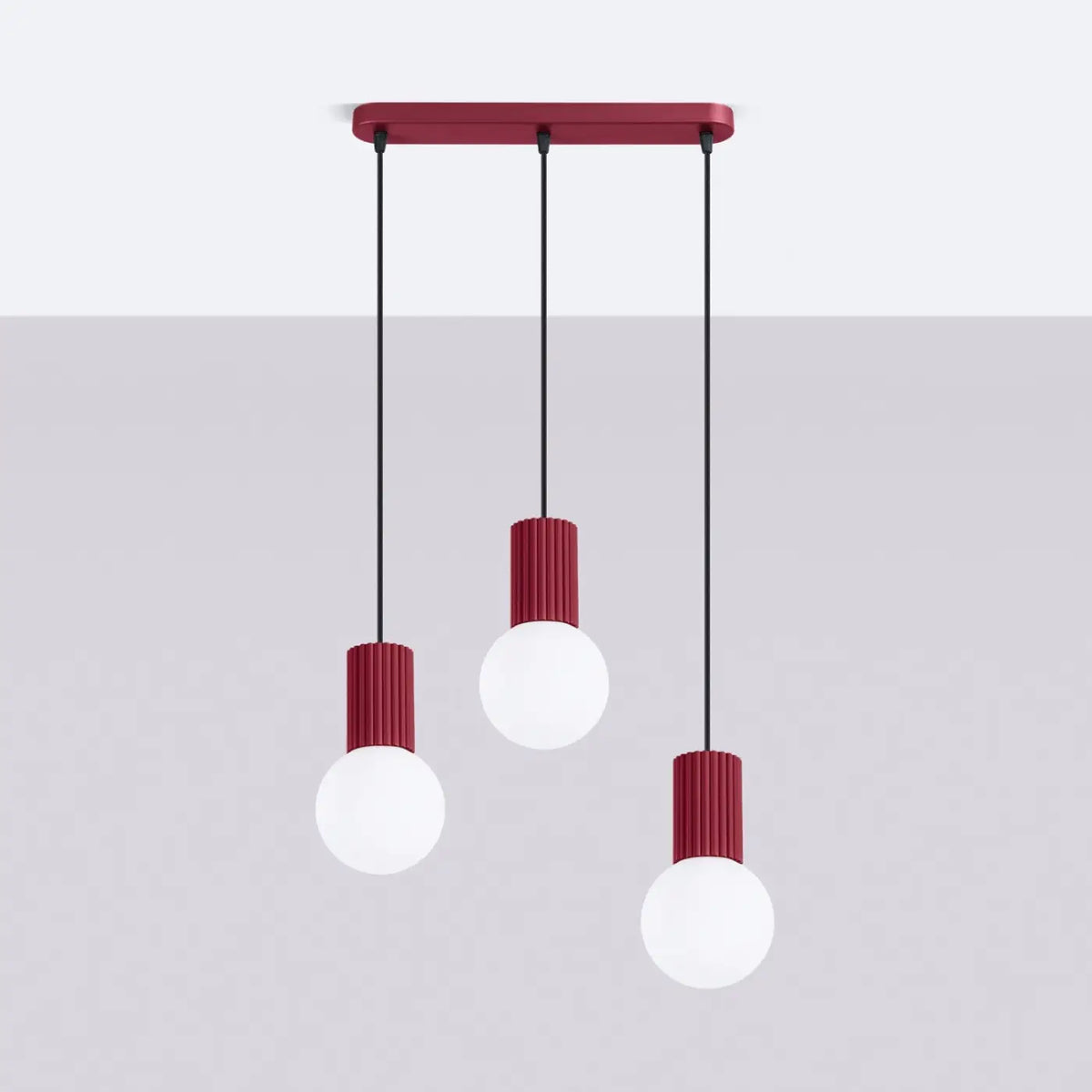 Suspension en rampe à globes de verre opalin, 2 ou 3 lumières G9, bordeaux