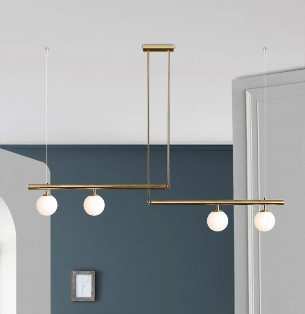 Suspension linéaire dorée à globes de verre, 2 à 4 lumières