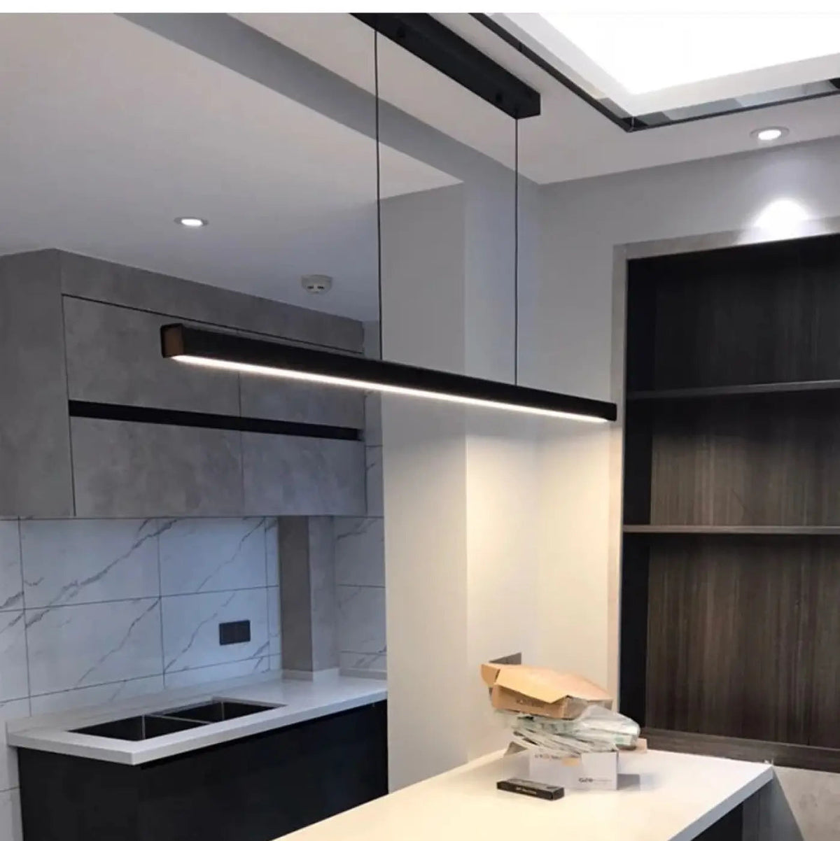Suspension linéaire LED noire, quatre tailles, lumière au choix