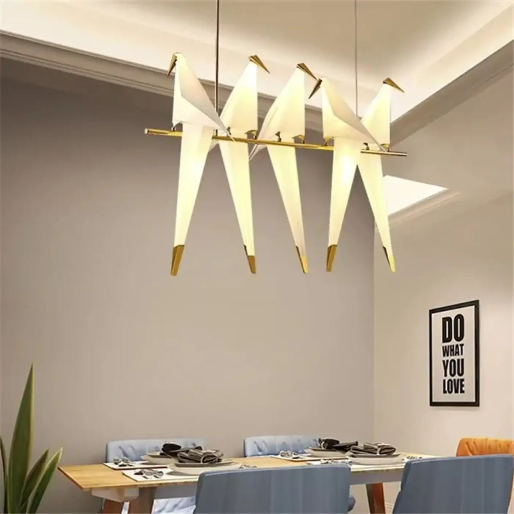 Suspension cinq oiseaux origami dorés, blanc chaud ou froid