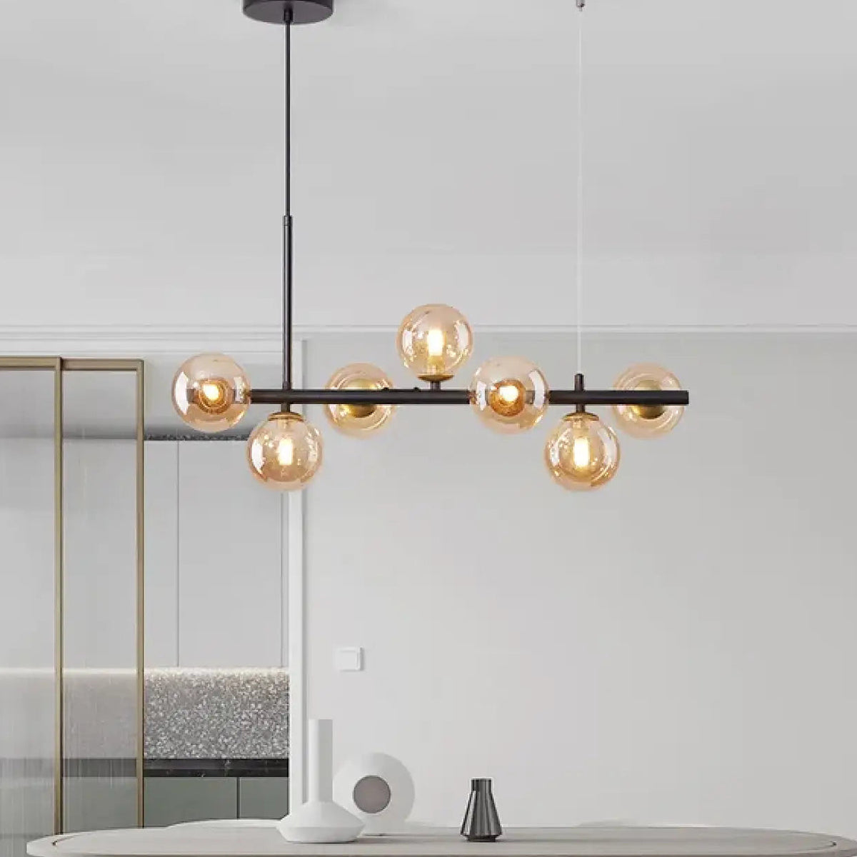 Suspension à boules de verre teinté sur structure noire