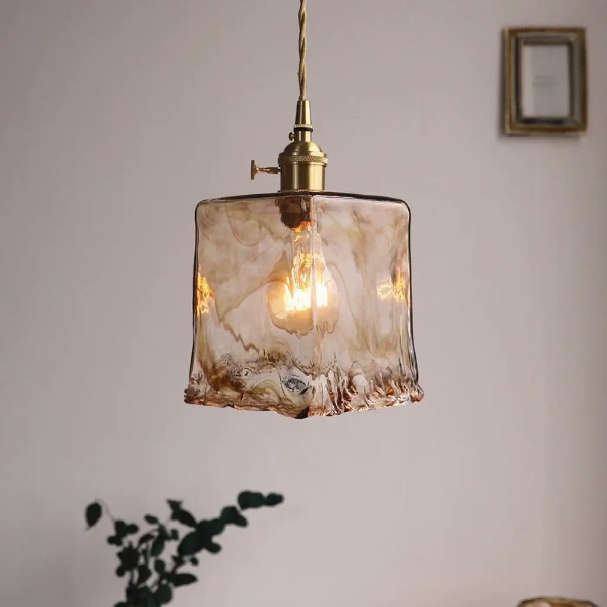 Suspension art déco en verre ambré texturé, quatre modèles